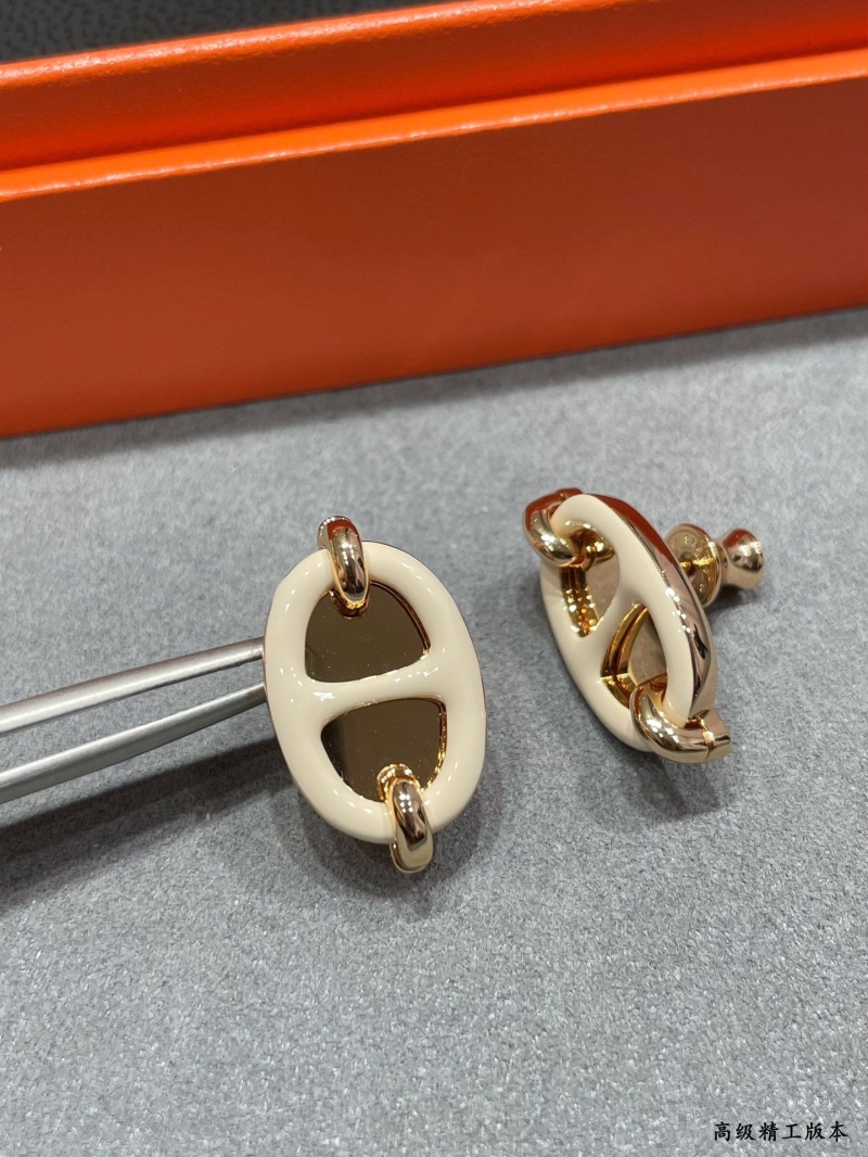 H**me5 earrings